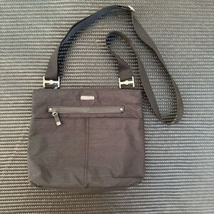 Baggallini Slim Black Crossbody Bag Purse Multi Pocket Adjustable Strap EUC